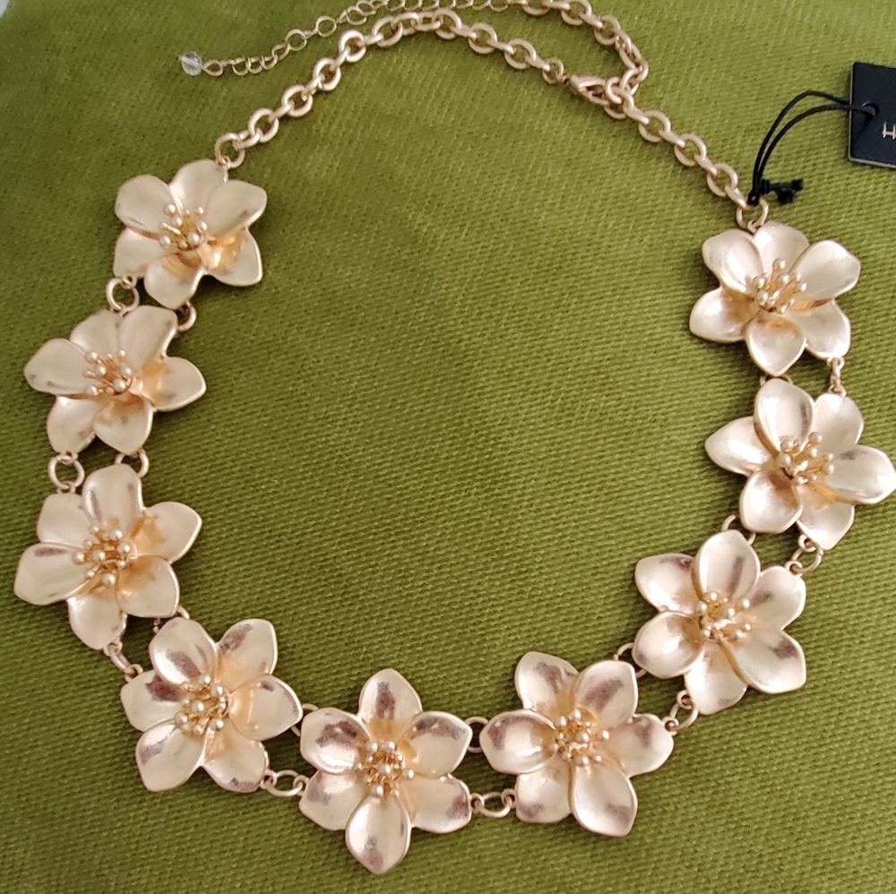 House of Harlow 1960 Floral Statement Necklace, Gold Tone, 18"+3", NWT
